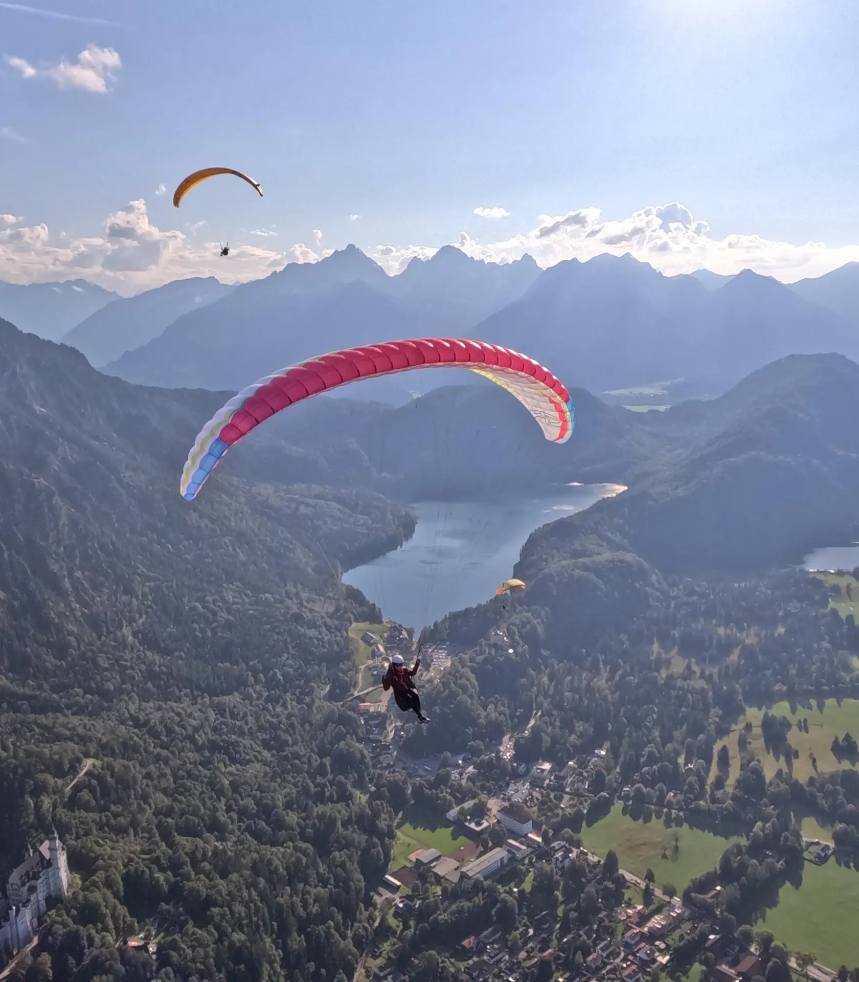 Airdesign Susi 4 über Schloss Neuschwanstein mit dem Alpsee im Hintergrund